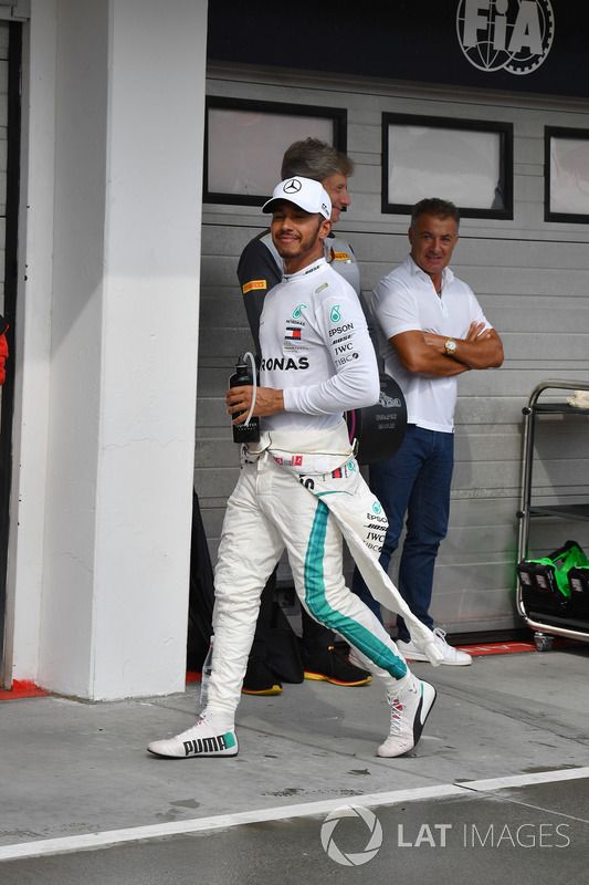 Lewis Hamilton, Mercedes-AMG F1, en el parque cerrado