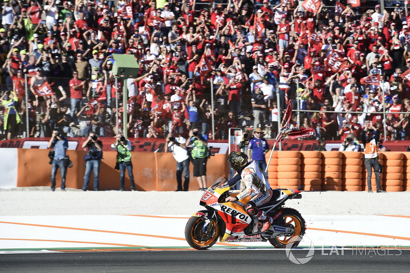 El campeón del mundo, Marc Marquez, Repsol Honda Team, celebra el título