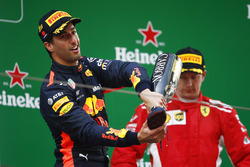 Il vincitore della gara Daniel Ricciardo, Red Bull Racing