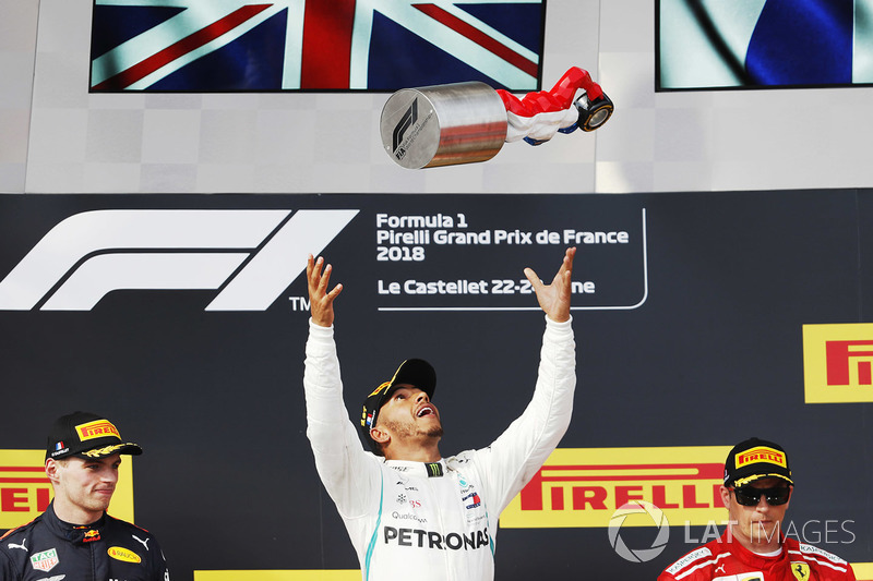 El ganador Lewis Hamilton, Mercedes AMG F1, Max Verstappen, Red Bull Racing, Kimi Raikkonen, Ferrari