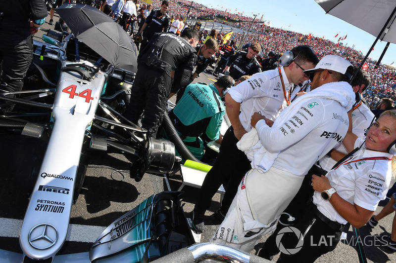 Lewis Hamilton, Mercedes-Benz F1 W08 Hybrid on the grid