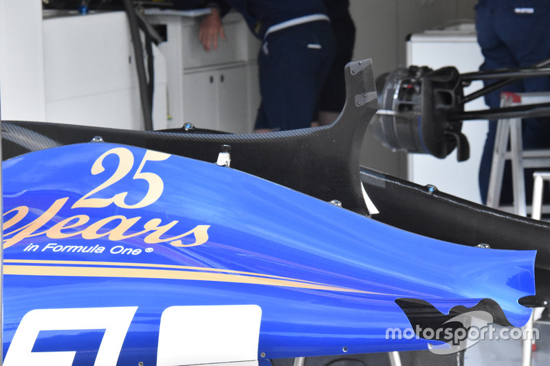Sauber C36: Motorhaube