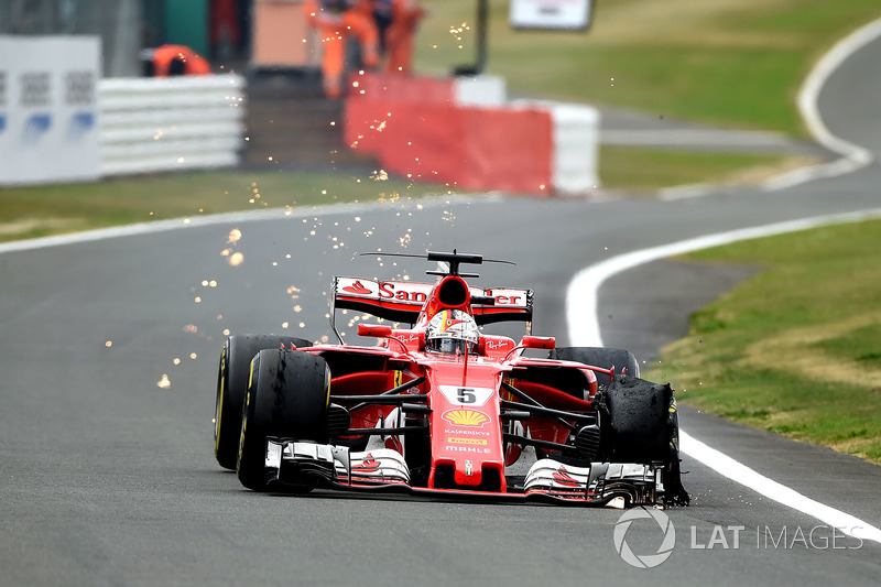 Sebastian Vettel, Ferrari SF70H, front delaminating tyre