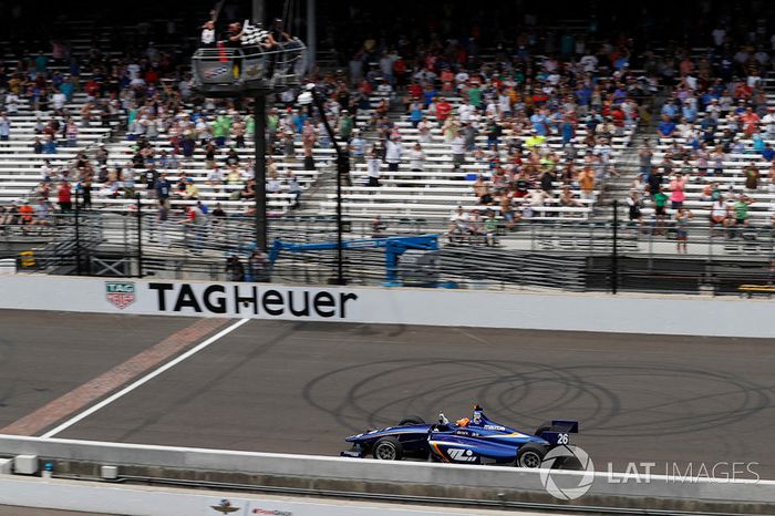 Matheus Leist, Carlin se lleva la victoria