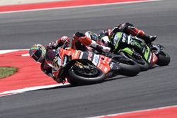 Chute de Chaz Davies, Ducati Team, et Jonathan Rea, Kawasaki Racing