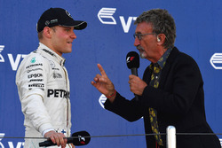 1. Valtteri Bottas, Mercedes AMG F1, mit Eddie Jordan, Channel 4