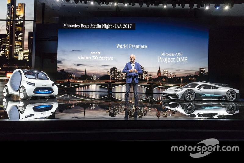 Д-р Дітер Цетше, Голова ради директорів компанії Daimler AG та керівник Mercedes-Benz, з проектом Me