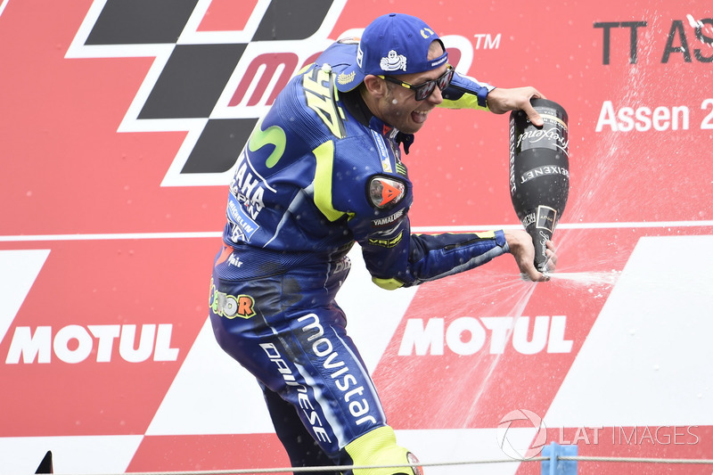 Подиум: победитель Валентино Росси, Yamaha Factory Racing