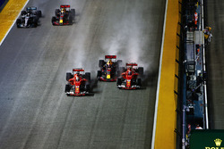 Startcrash: Kimi Raikkonen, Ferrari SF70H, Max Verstappen, Red Bull Racing RB13, Sebastian Vettel, F