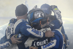 Ganador de la carrera y campeón 2016 Jimmie Johnson, Hendrick Motorsports Chevrolet