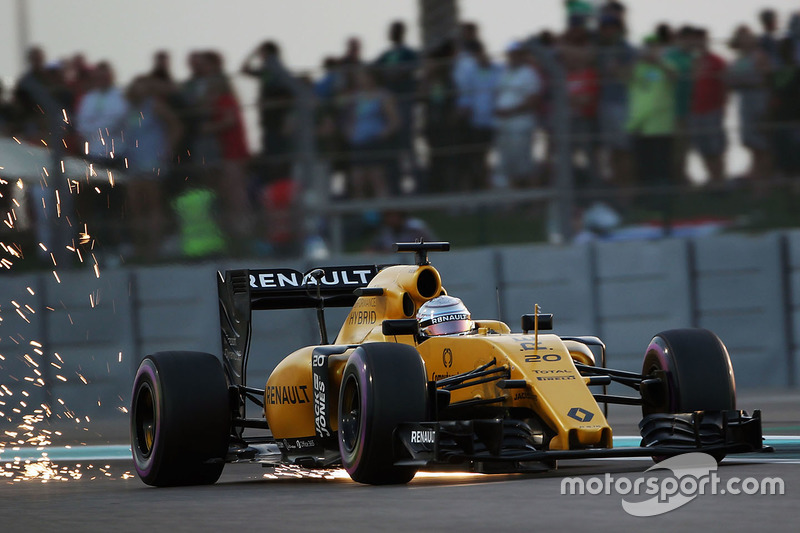 Funkenflug: Kevin Magnussen, Renault Sport F1 Team RS16