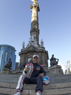 Salvador Duran, Team Aguri, presso la Colonna dell'indipendenza a Città del Messico