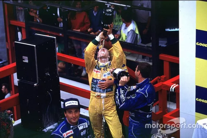 A Williams pôs fim à dinastia da McLaren vencendo o mundial de construtores em 1992, com o pódio duplo de Mansell e Riccardo Patrese no GP da Bélgica, que marcou a primeira vitória de Michael Schumacher na F1. Mansell foi o campeão.