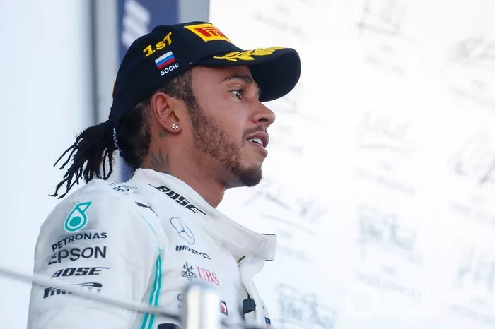 Podio: ganador Lewis Hamilton, Mercedes AMG F1