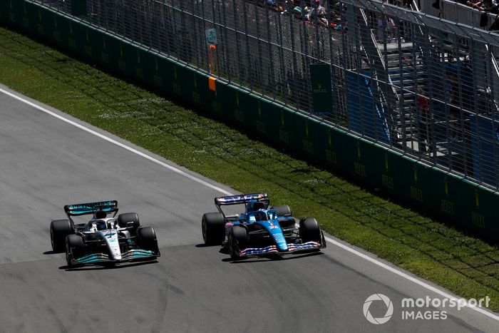 Esteban Ocon, Alpine A522, George Russell, Mercedes W13