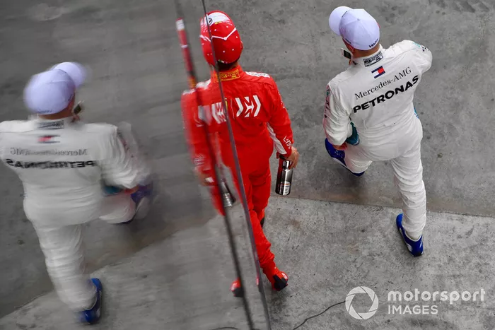 Sebastian Vettel, Ferrari y Valtteri Bottas, Mercedes AMG F1 en parc ferme 