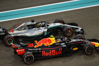 Lewis Hamilton, Mercedes-AMG F1 W09 with glowing brake discs battle with Max Verstappen, Red Bull Racing RB14