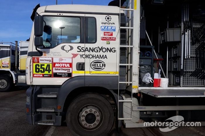 SsangYong preparándose para embarcar en Le Havre