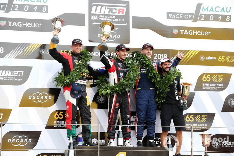 Podium: Esteban Guerrieri, ALL-INKL.COM Münnich Motorsport Honda Civic Type R TCR, Rob Huff, Sébastien Loeb Racing Volkswagen Golf GTI TCR, Norbert Michelisz, BRC Racing Team Hyundai i30 N TCR