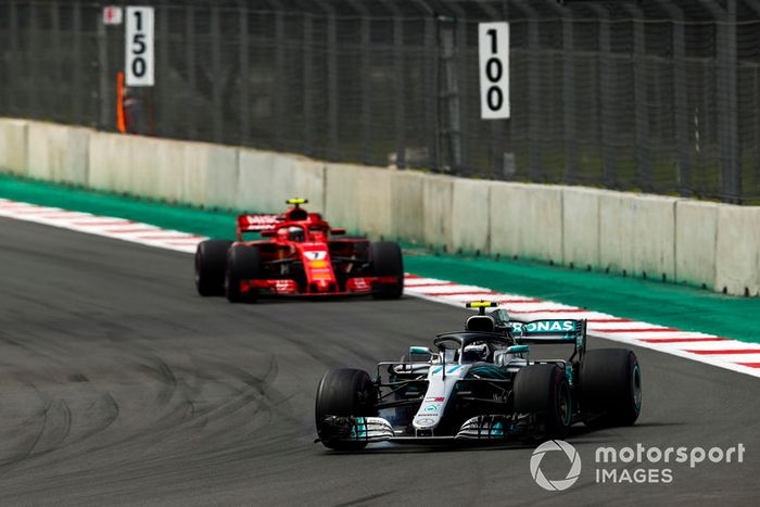 Valtteri Bottas, Mercedes AMG F1 W09 EQ Power+, Kimi Raikkonen, Ferrari SF71H