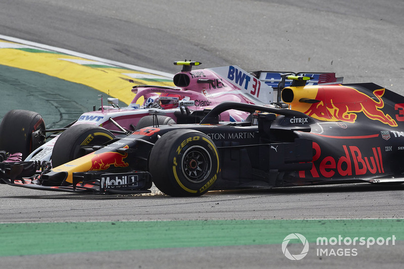 Crash: Max Verstappen, Red Bull Racing RB14, Esteban Ocon, Racing Point Force India VJM11