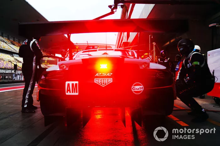 #86 Gulf Racing Porsche 911 RSR: Michael Wainwright, Benjamin Barker, Thomas Preining