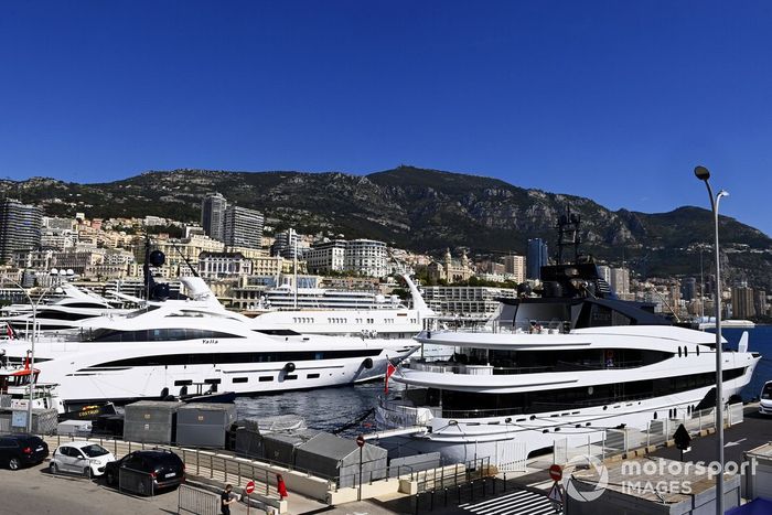 Yates en el puerto de Montecarlo