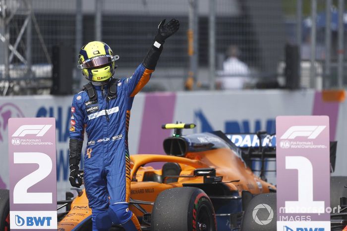 Segundo puesto Lando Norris, McLaren, celebra en Parc Ferme