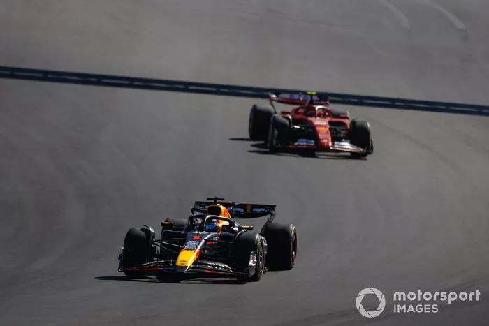 Max Verstappen, Red Bull Racing RB20, Carlos Sainz, Ferrari SF-24