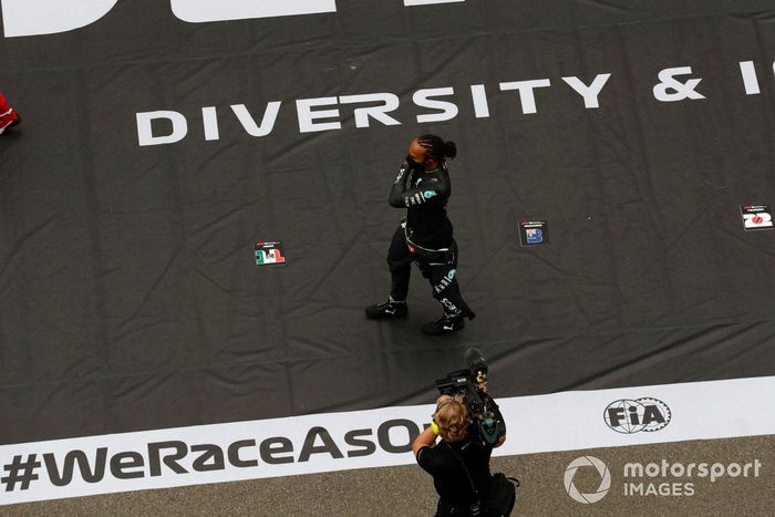 Lewis Hamilton, Mercedes, en la parrilla