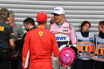 Sebastian Vettel, Ferrari ed Esteban Ocon, Racing Point Force India F1 Team, nel parco chiuso