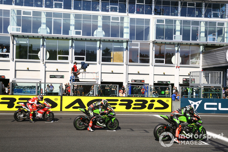 Lorenzo Savadori, Milwaukee Aprilia