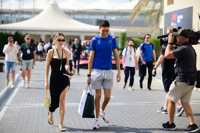 Esteban Ocon, alpino con su novia Elena Berri