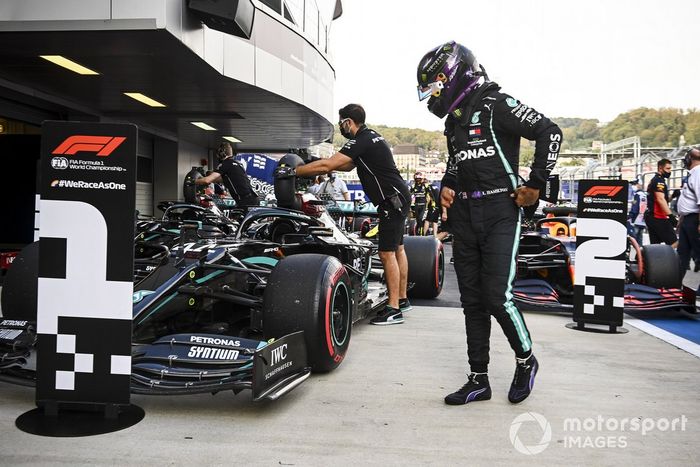 Ganador de la pole position Lewis Hamilton, Mercedes-AMG F1