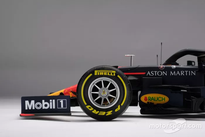 Aston Martin Red Bull Racing RB15 van Amalgam, schaal 1:8