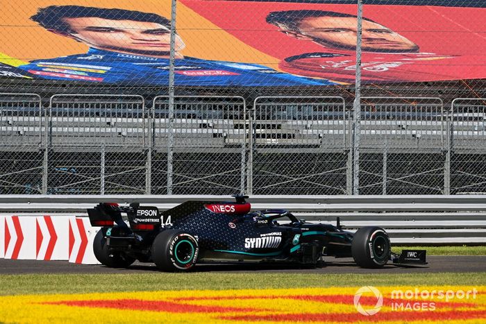 Lewis Hamilton, Mercedes F1 W11, se sale