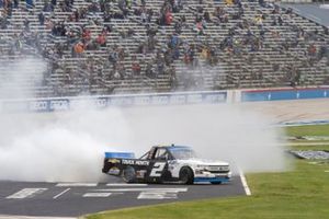 Race winner Sheldon Creed, GMS Racing, Chevrolet Silverado