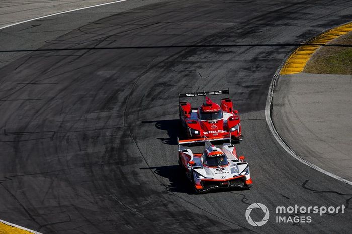 #6 Acura Team Penske Acura DPi, DPi: Juan Pablo Montoya, Dane Cameron, Simon Pagenaud, #31 Whelen Engineering Racing Cadillac DPi, DPi: Filipe Albuquerque, Pipo Derani, Mike Conway, Felipe Nasr