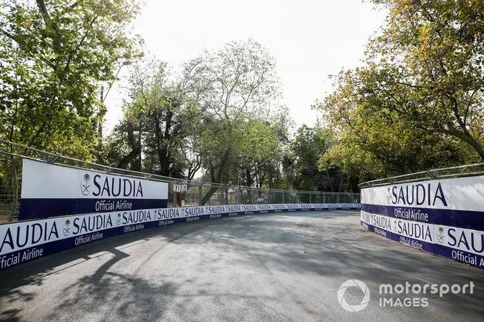 Ispezione della pista, branding
