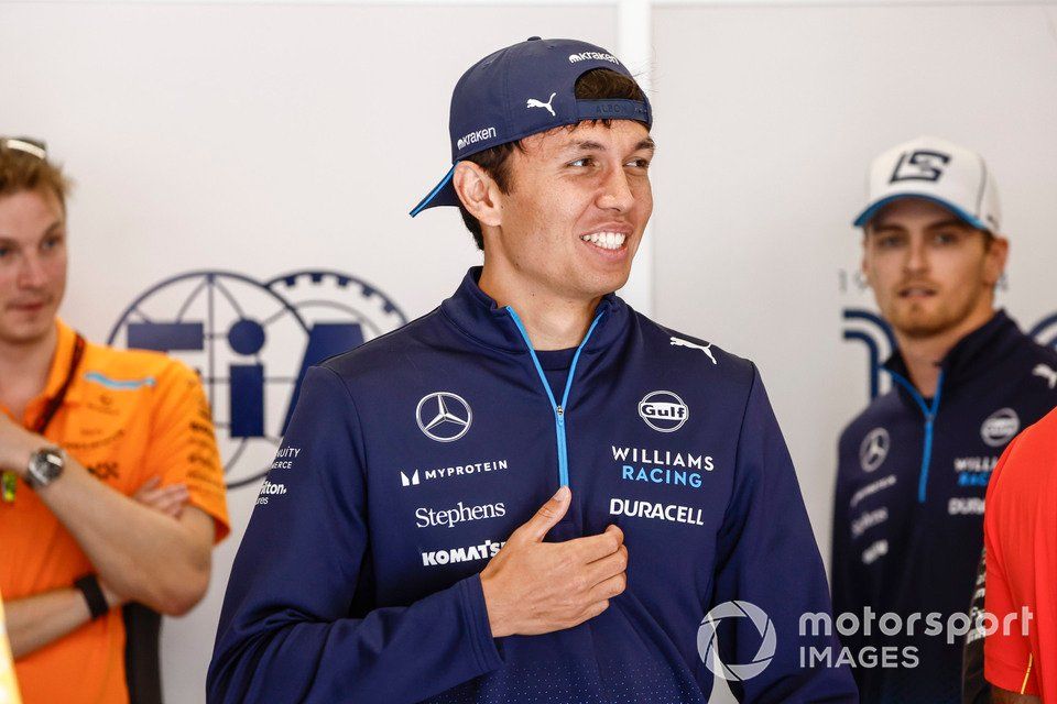 Alex Albon, Williams Racing, przed paradą kierowców 