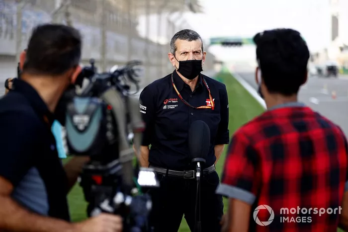 Guenther Steiner, Team Principal, Haas F1 parla con i media nel giorno in cui Mick Schumacher viene annunciato come pilota Haas F1