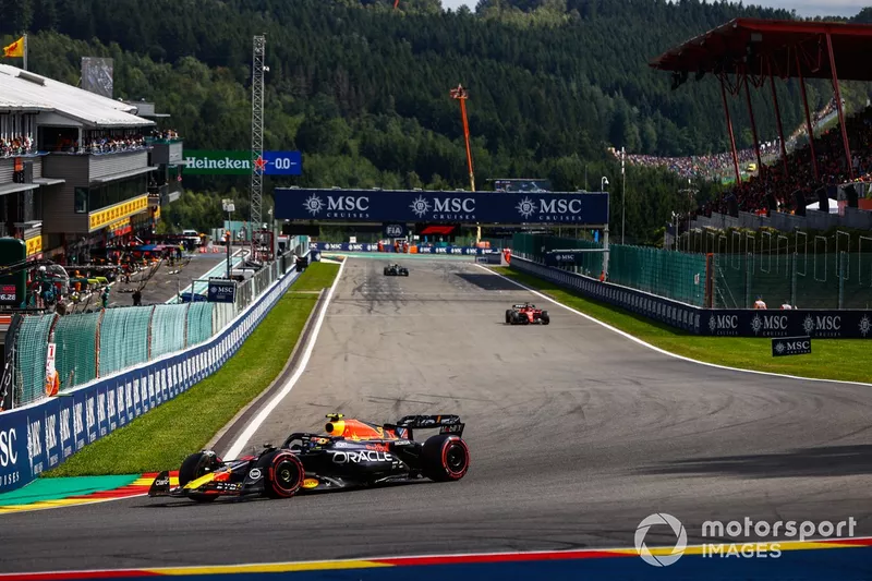 Sergio Pérez, Red Bull Racing RB19, Charles Leclerc, Ferrari SF-23