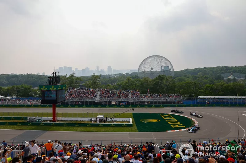 Pierre Gasly, Alpine A523, Yuki Tsunoda, AlphaTauri AT04, George Russell, Mercedes F1 W14