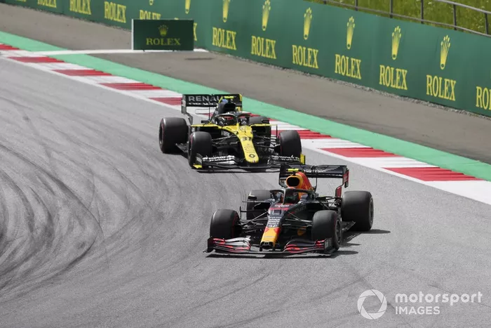 Alex Albon, Red Bull Racing RB16, Esteban Ocon, Renault F1 Team R.S.20,  Daniel Ricciardo, Renault F1 Team R.S.20