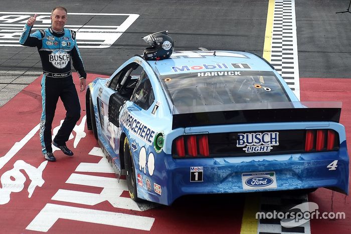 Ganador Kevin Harvick, Stewart-Haas Racing, Ford Mustang