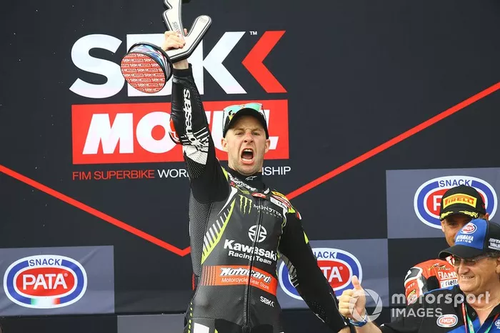 Podio: Jonathan Rea, ganador de la carrera 1, Kawasaki Racing Team 
