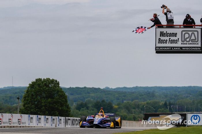 Alexander Rossi, Andretti Autosport Honda se lleva la bandera a cuadros