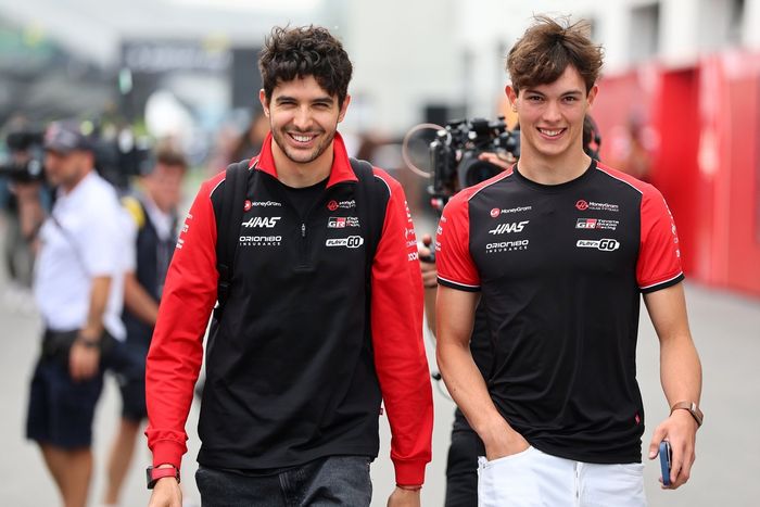 Esteban Ocon, Haas F1 Team, Oliver Bearman, Haas F1 Team