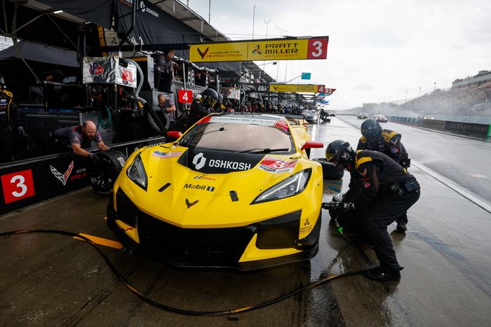 #3 Corvette Racing by Pratt Miller Motorsports Corvette Z06 GT3.R: Antonio Garcia, Alexander Sims