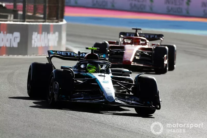 Lewis Hamilton, Mercedes F1 W15, Charles Leclerc, Ferrari SF-24